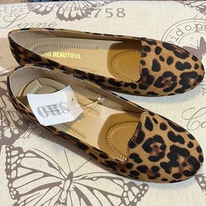 NWT Leopard Flats